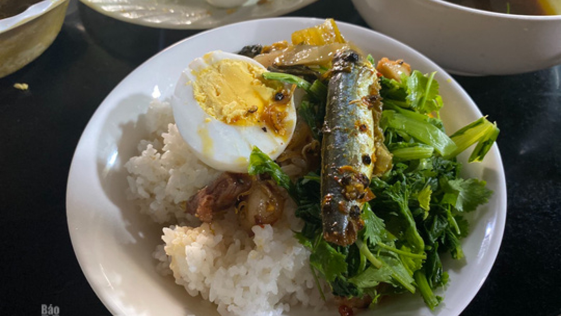 Về chợ Đông Phú ăn cơm tô