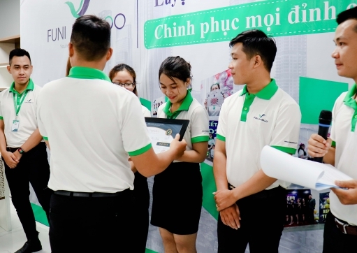 TRAO THƯỞNG CÁC CHIẾN BINH XUẤT SẮC DỰ ÁN PHỐ CHỢ KHÂM ĐỨC 