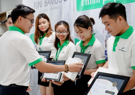 TRAO THƯỞNG CÁC CHIẾN BINH XUẤT SẮC DỰ ÁN PHỐ CHỢ KHÂM ĐỨC 