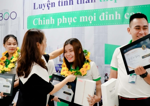 TRAO THƯỞNG CÁC CHIẾN BINH XUẤT SẮC DỰ ÁN PHỐ CHỢ KHÂM ĐỨC 